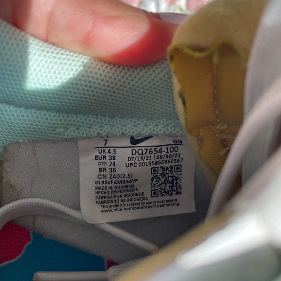 Iridescent/Mint Green Nike blazers - Picture 8 of 8